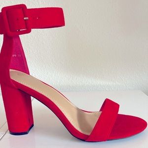 The perfect strappy Saturday night heeled sandal!